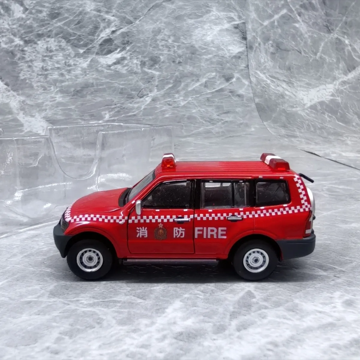 Tiny Micro 106 Mitsubishi Pajero 2003 Firefighting Off-road Diecast Car Model Blister Packaging