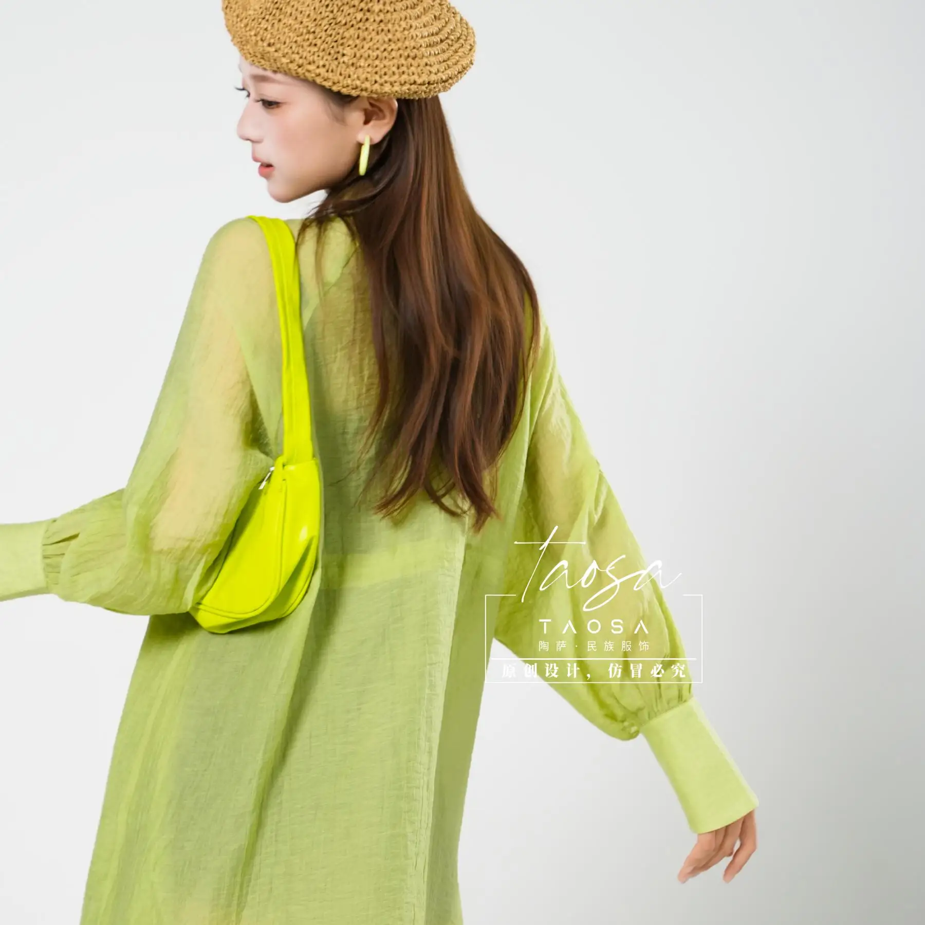 軽量で透け感のある長袖ドレス · フレンチ風のエレガンス