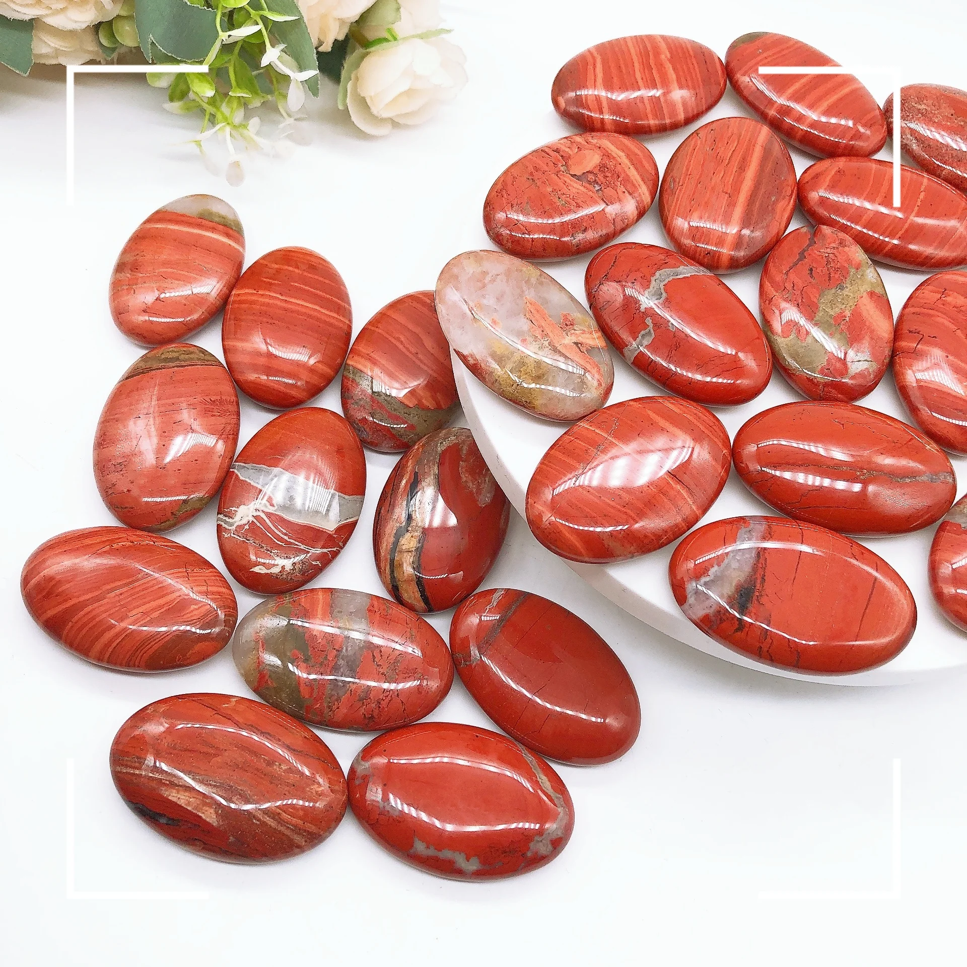 Natural Red Jasper Crystal Pocket Palm Stone Oval Decompression Energy Healing Crystal Jewelry Material Home Decoration Gift