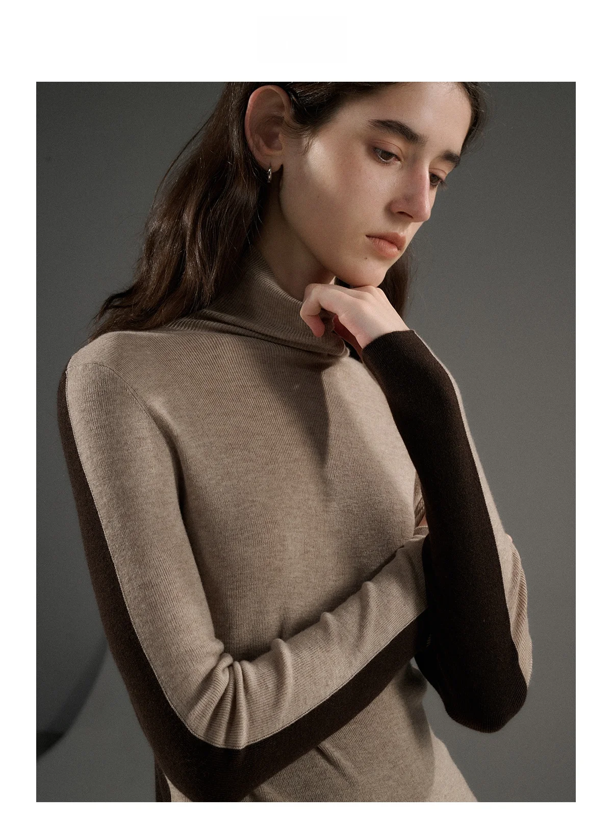 

Женский зимний шерстяной вязаный свитер UNID: укороченный, облегающий, с цветными блоками, высоким воротом и длинными рукавами – модный базовый слой