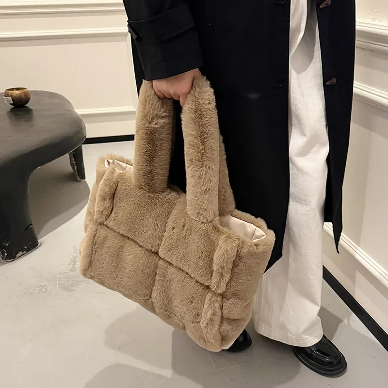 2024 Winter Plush Niche Bag Foreign Style Versatile Women's Bag Fashion Trend Large Capacity Portable Hair Bag