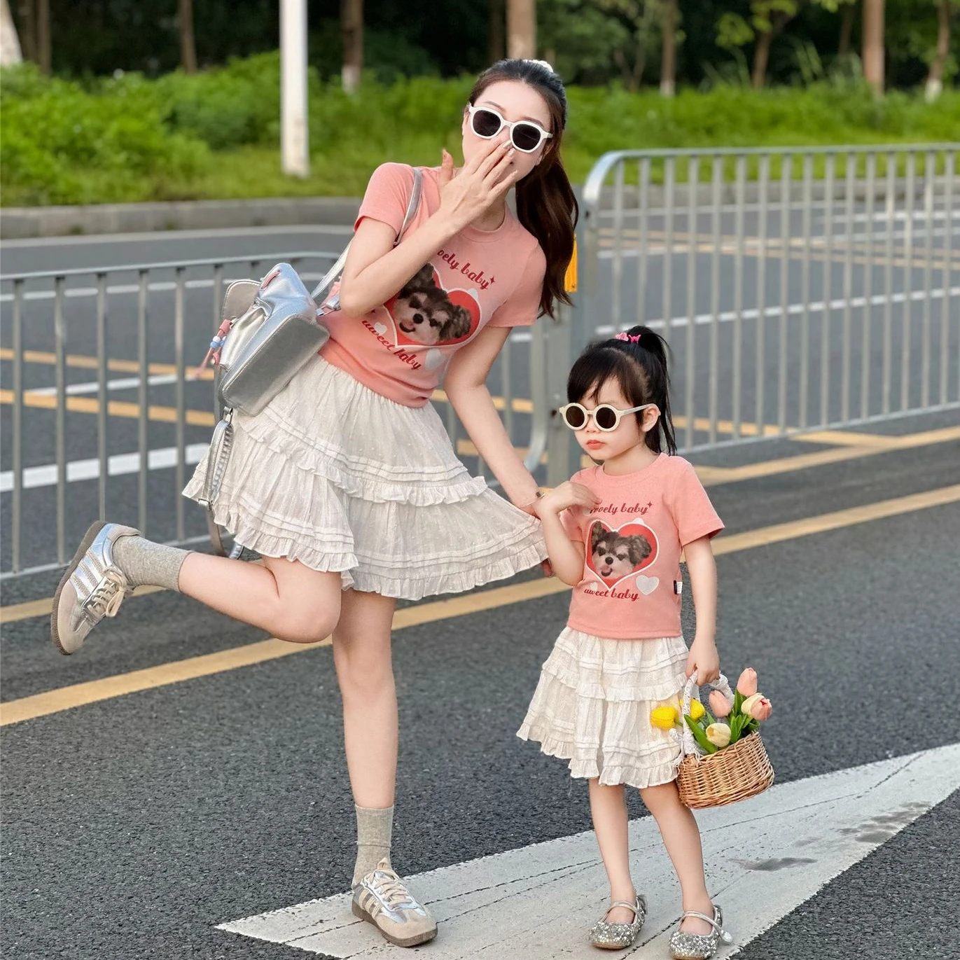 

Cute Mom and Daughter Matching Clothes Set Korean Mother Baby Girls Pink Short Sleeve T Shirts and White Skirts Two Piece Outfit