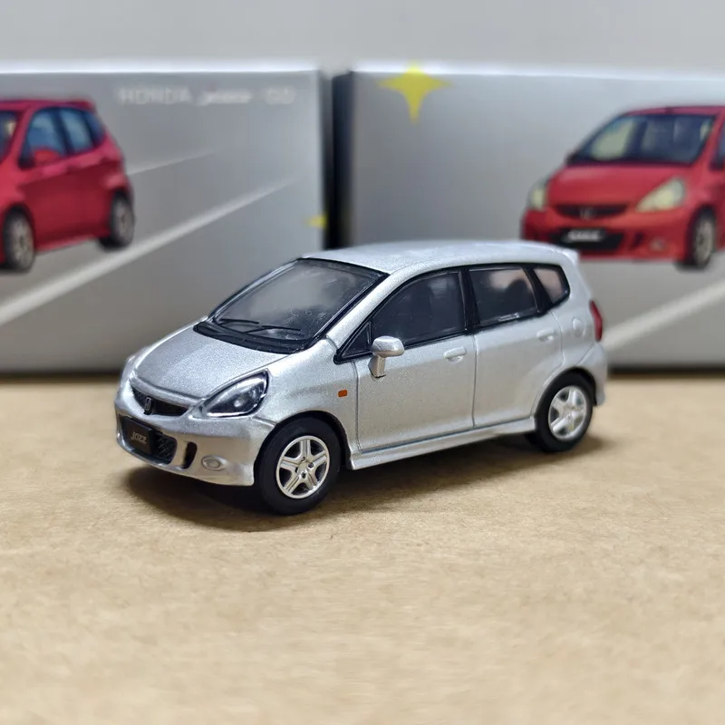 Modelo a Escala 1:64 del Honda Fit Jazz GD1 GD3 2001, Auto Clásico de Aleación, Simulación de Vehículo, Miniatura de Metal