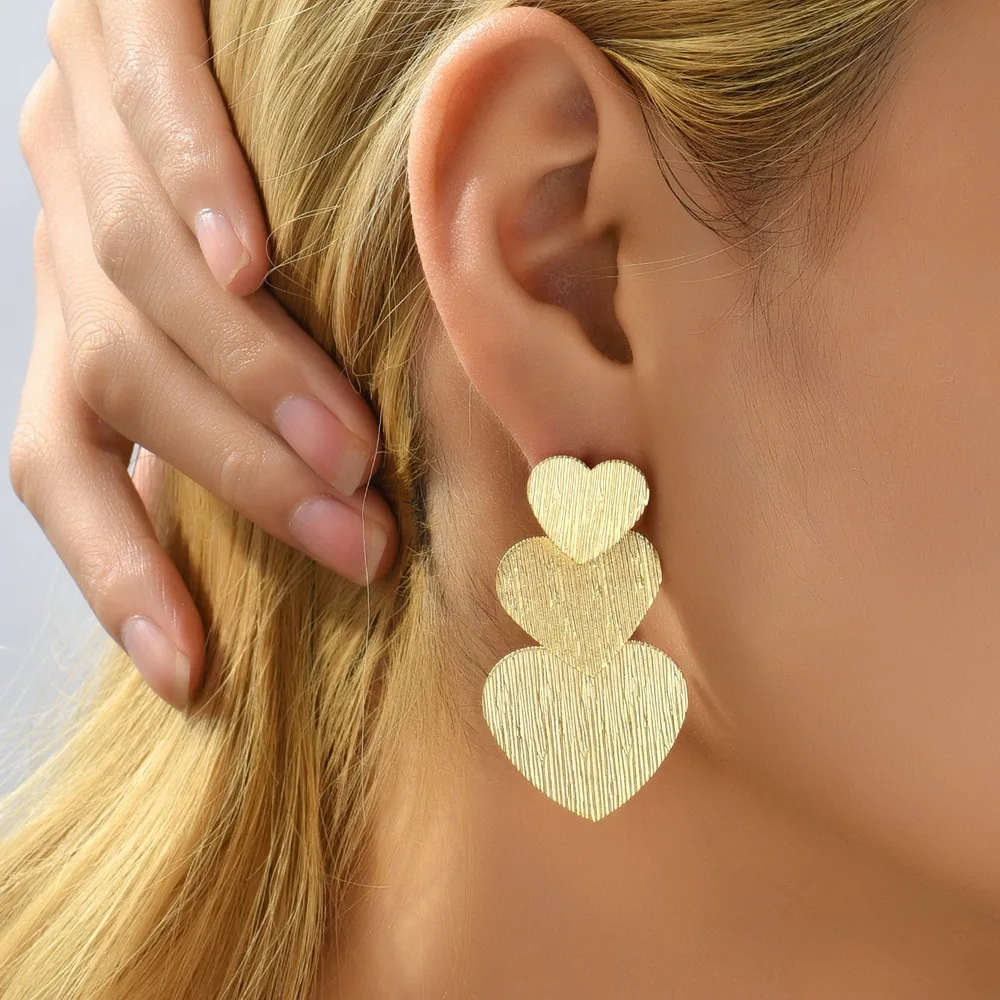 Metal Brushed Dynamic Heart Earrings for Women Luxury Gold Color Geometric Heart Shape Statement Earrings Jewelry Ins Trendy