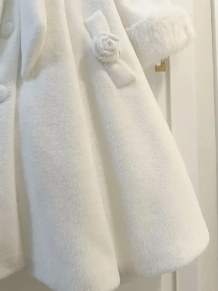 原宿甘いかわいいロリータコート女性長袖ミッドレングスルーズトップス Mujer 毛皮のようなラペルネックレースの弓白ジャケット