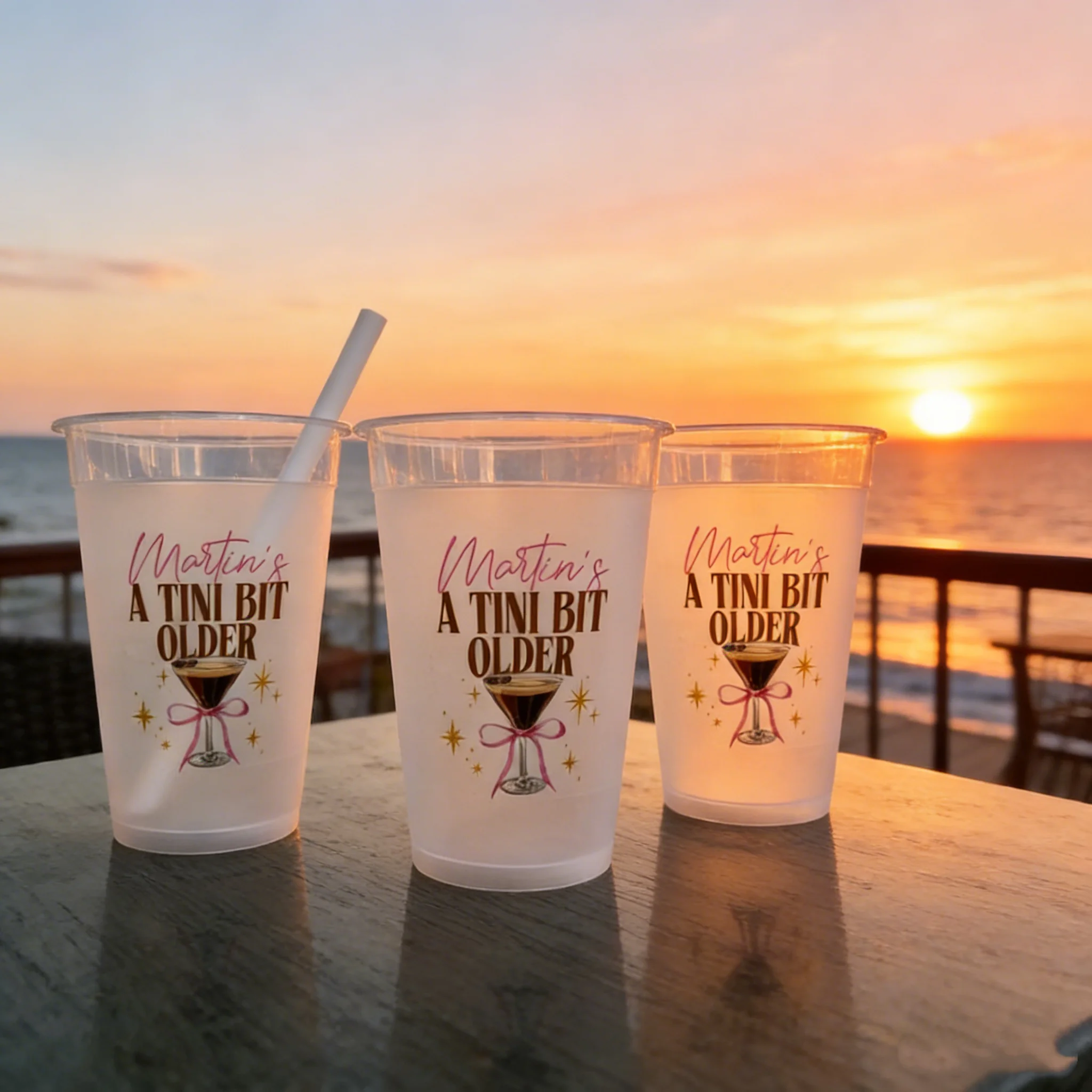 

Персонализированные стаканы для грязного мартини на день рождения (10/50 шт.) «A Tini Bit Older», матовые, на заказ для свадеб, вечеринок, дней рождения, помолвок