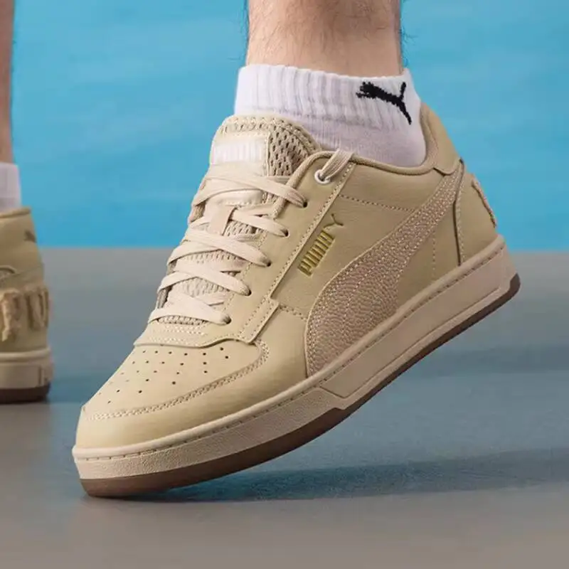PUMA Unisex Caven 2.0 Retro Club 80s, Zapatillas de Baloncesto Ligeras con Entresuela Apilada, Estilo Casual y Skate, 395082-05