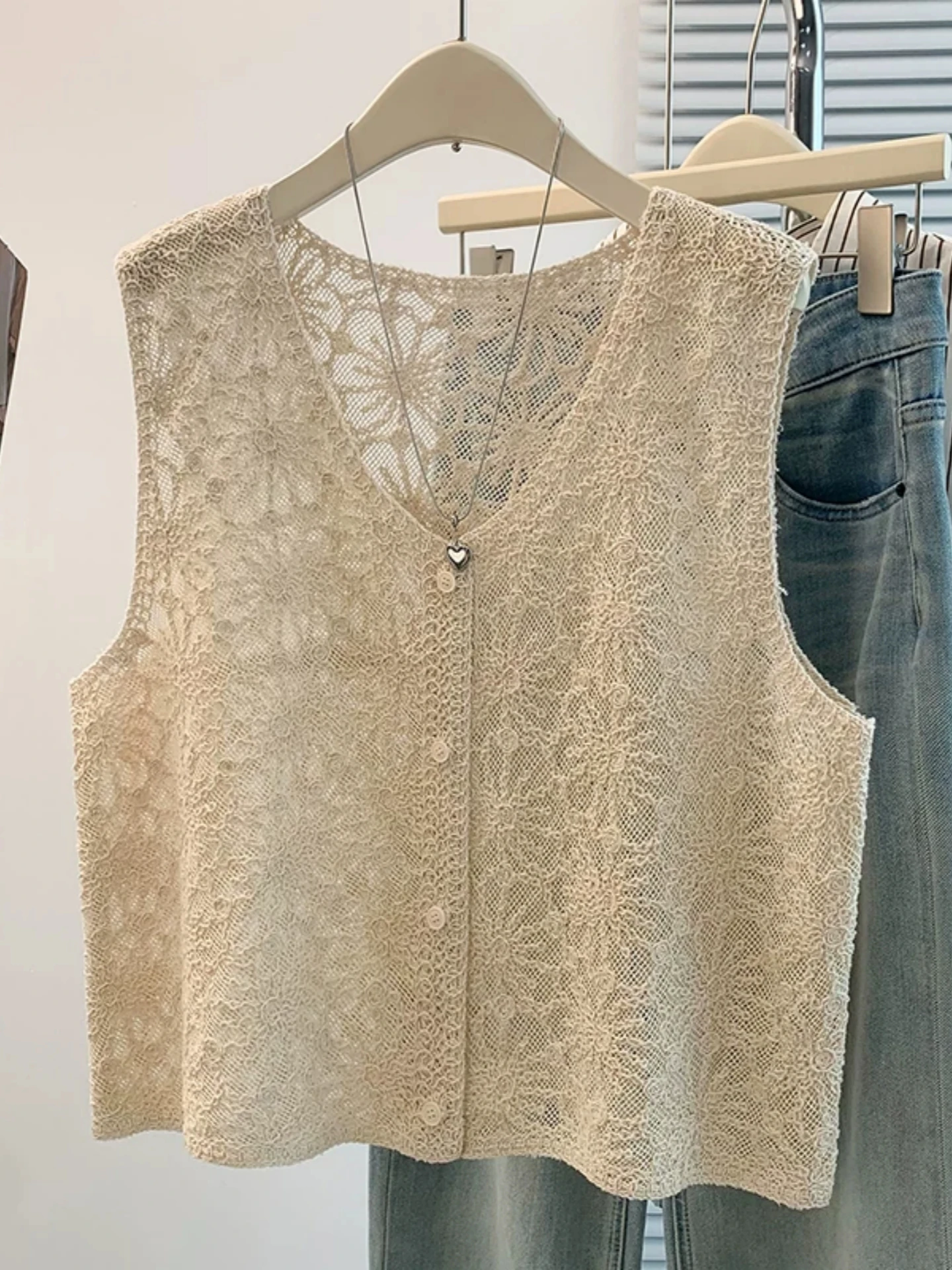 Lace Hollow out V-neck Tank Top Women's Layering Summer 2026 plus Size Fat MM Slim Short Outer Cover Shirt Female Garment