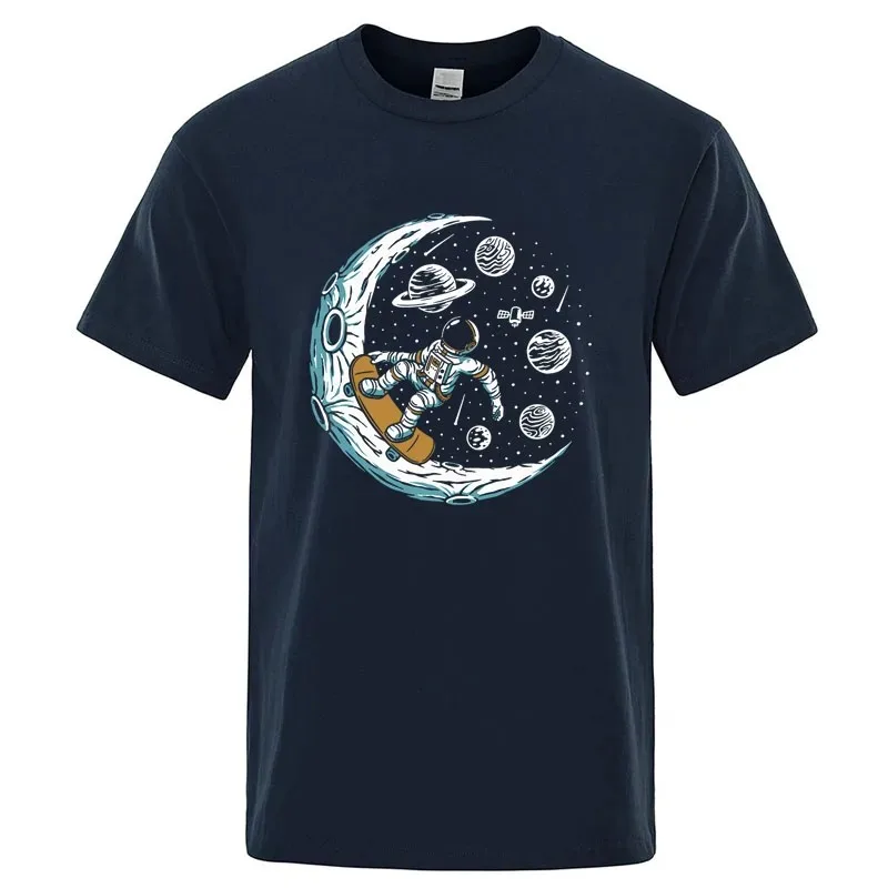 Men Casual T-shirt High Quality Funny Astronaut Skateboarding In Space Moon Print Cool Loose O-neck Short Sleeve Male Tee Tops
