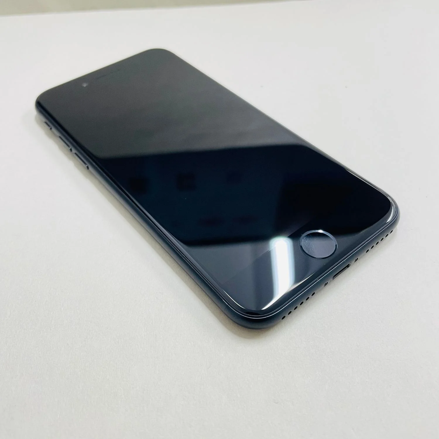 هاتف Apple iPhone SE (2022) الأصلي غير مقفول بذاكرة وصول عشوائي 4 جيجابايت 64/128/256 جيجابايت ROM مستعمل 4.7 بوصة بصمة NFC Retina IPS شحن سريع للهاتف المحمول