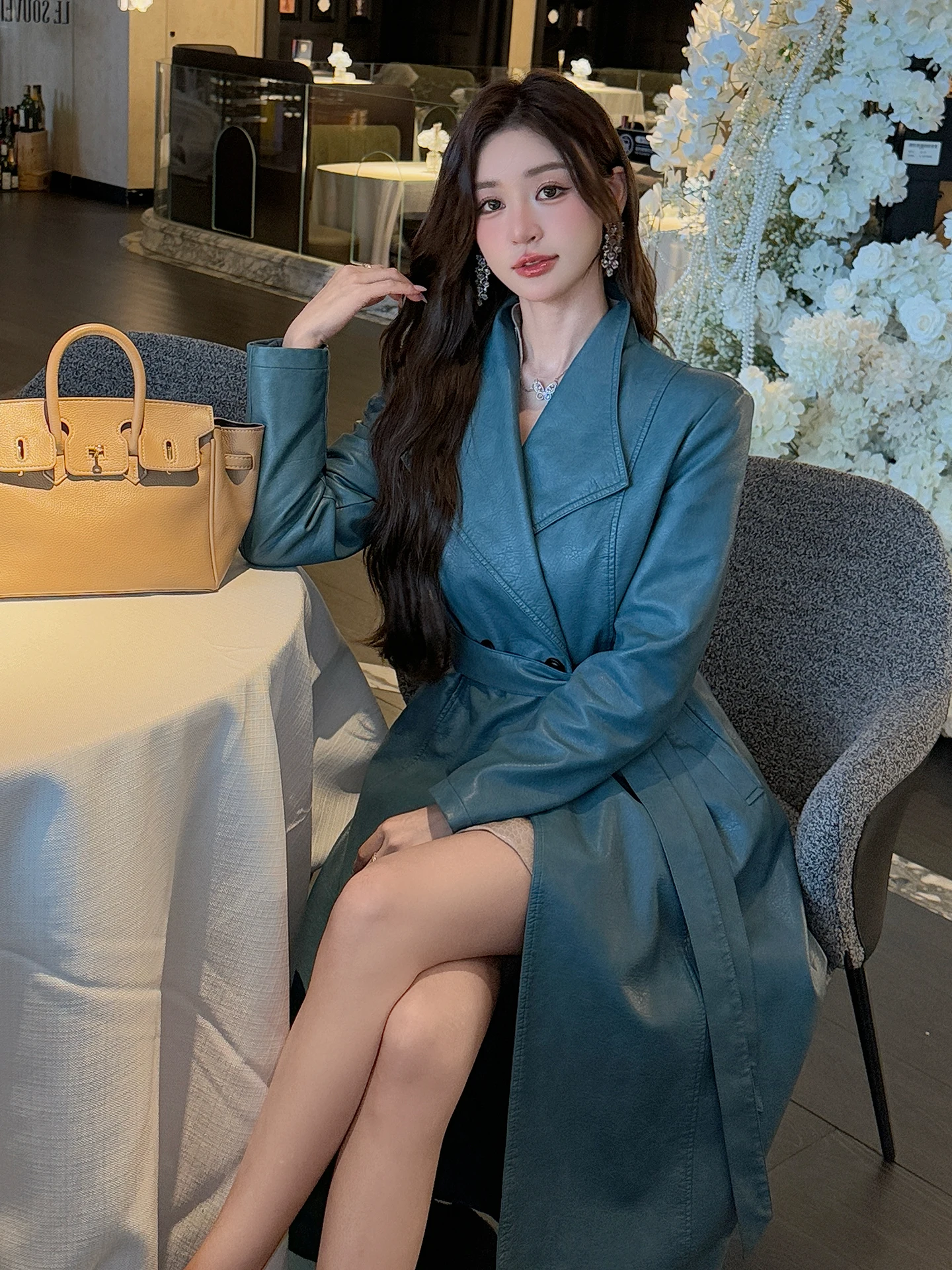 Ele Light - Chaqueta de Cuero Azul de Lujo para Mujer, Estilo de Alta Gama, Otoño-Invierno 25, Nueva, Versátil, Corte Holgado, Cuero Lavado