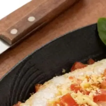 Korean Style Cast Iron Grill Pan Featuring Fish Shape Design for Authentic Grilled Fish and Steady Thermal Conductivity