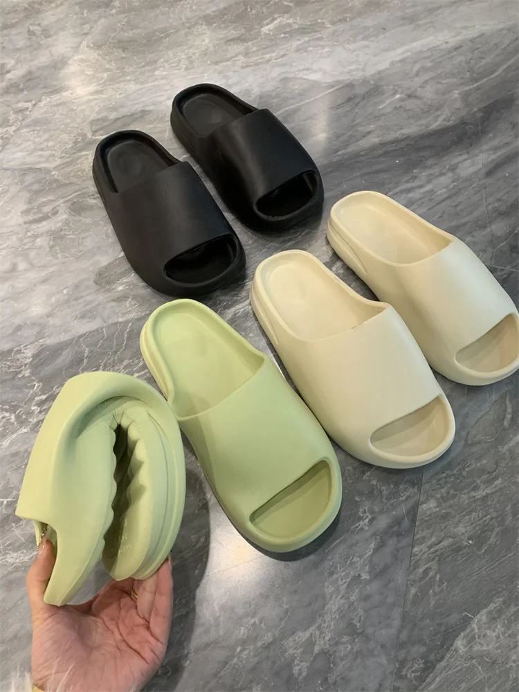 One-Piece Moulding Slip-Resistant Casual Outdoor Home Slippers for Men And Women Summer Breathable Comfortable Anti-Slip Slip...