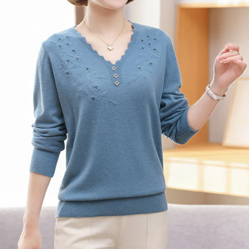 Elegant Simplicity Women\'s Solid Color Knitted Tops 2023 Spring Autumn Female Clothing Loose Fashion Diamonds V-Neck Sweaters