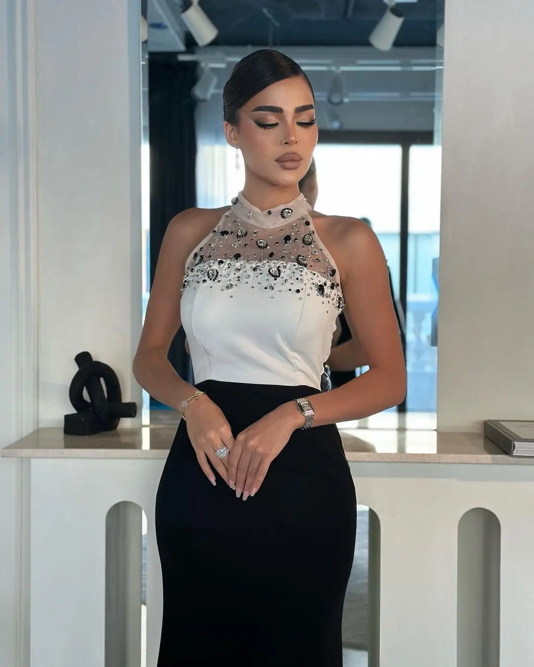 Customized New Design Arabia Evening Dresses Sleeveless HandBeadings Black White Prom Dresses Formal Occasion Wedding Party Gown