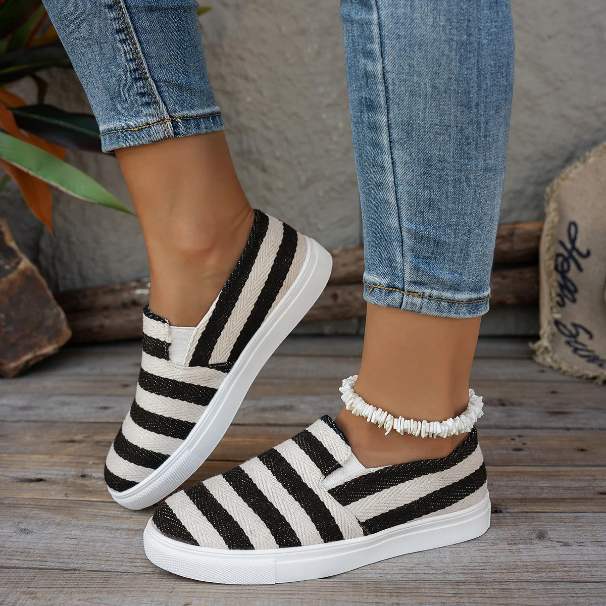 

New striped and color-blocked canvas low-top single-top women's casual round-toe comfortable mom shoes
