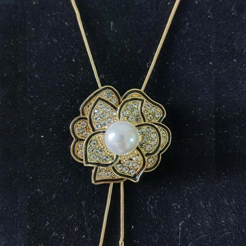 2026 Fall Winter New Rhinestone Crystal Flower Pendant Long Necklace for Women All Matches Jewelry Accessory