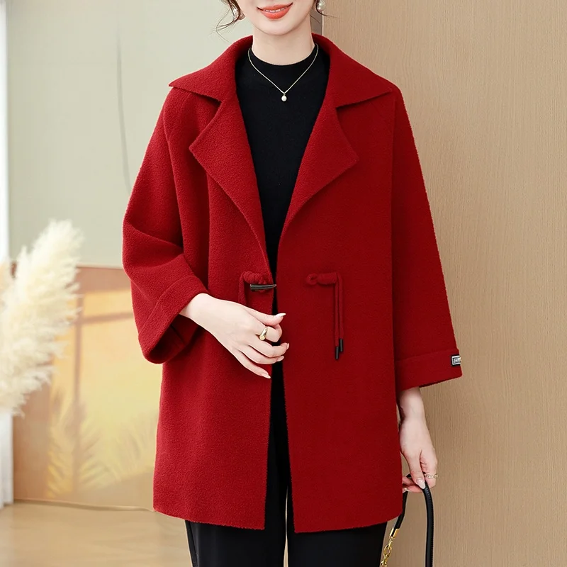 

Кардиган из шерстяной ткани цвета красного вина для женщин среднего и старшего возраста: модный, прямого кроя, однобортный, вязаный.