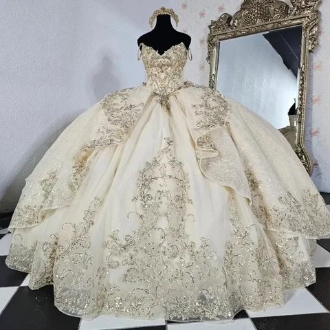 Ljus Champagnefärgade Quinceanera Klänningar 2024 Bara Axlar Spets Applikation Tyll Balklänning Födelsedagsfest Sweet 16 Festklänningar 15 A 8 best sales champagnefärgade quinceanera-klänningar - №3