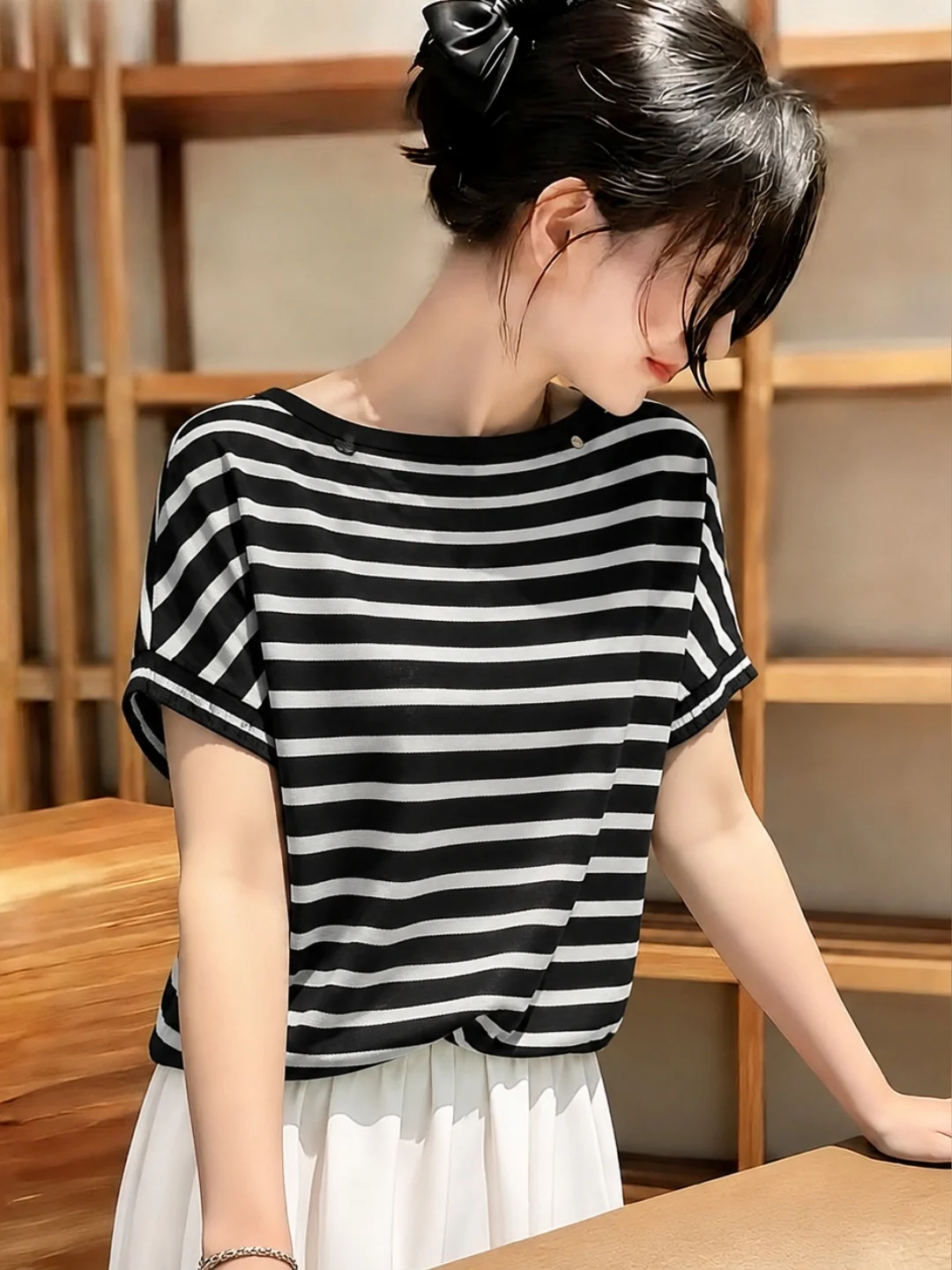 

Slimming Black White Stripes Ice Silk Knitted Top round Neck Summer Fashionable Loose Versatile Small Shirt Korean Style