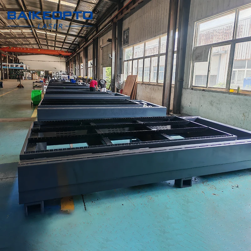 آلة القطع بالليزر ذات منصة واحدة Baikeopto 3000W 3015 للصفائح المعدنية