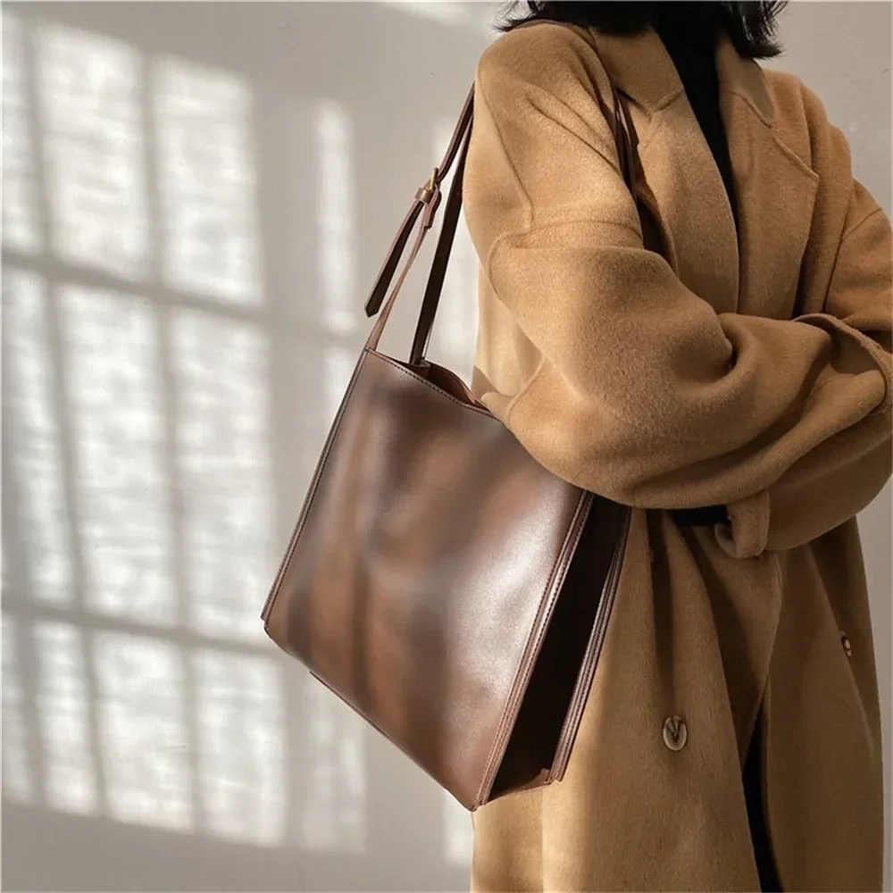 Solid Color Leather Shoulder Handbags Designer Luxury Versatile Totes Large Capacity Ladies Shopper Bags Vintage  ショルダーウォレット