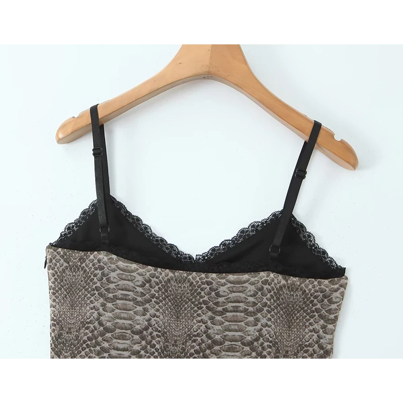 YENKYE فستان قصير مثير للنساء مطبوع عليه ثعبان مع حبال من الدانتيل وفتحة رقبة على شكل V وأشرطة رفيعة على شكل حرف a فساتين صيفية شبكية رداء للعطلات