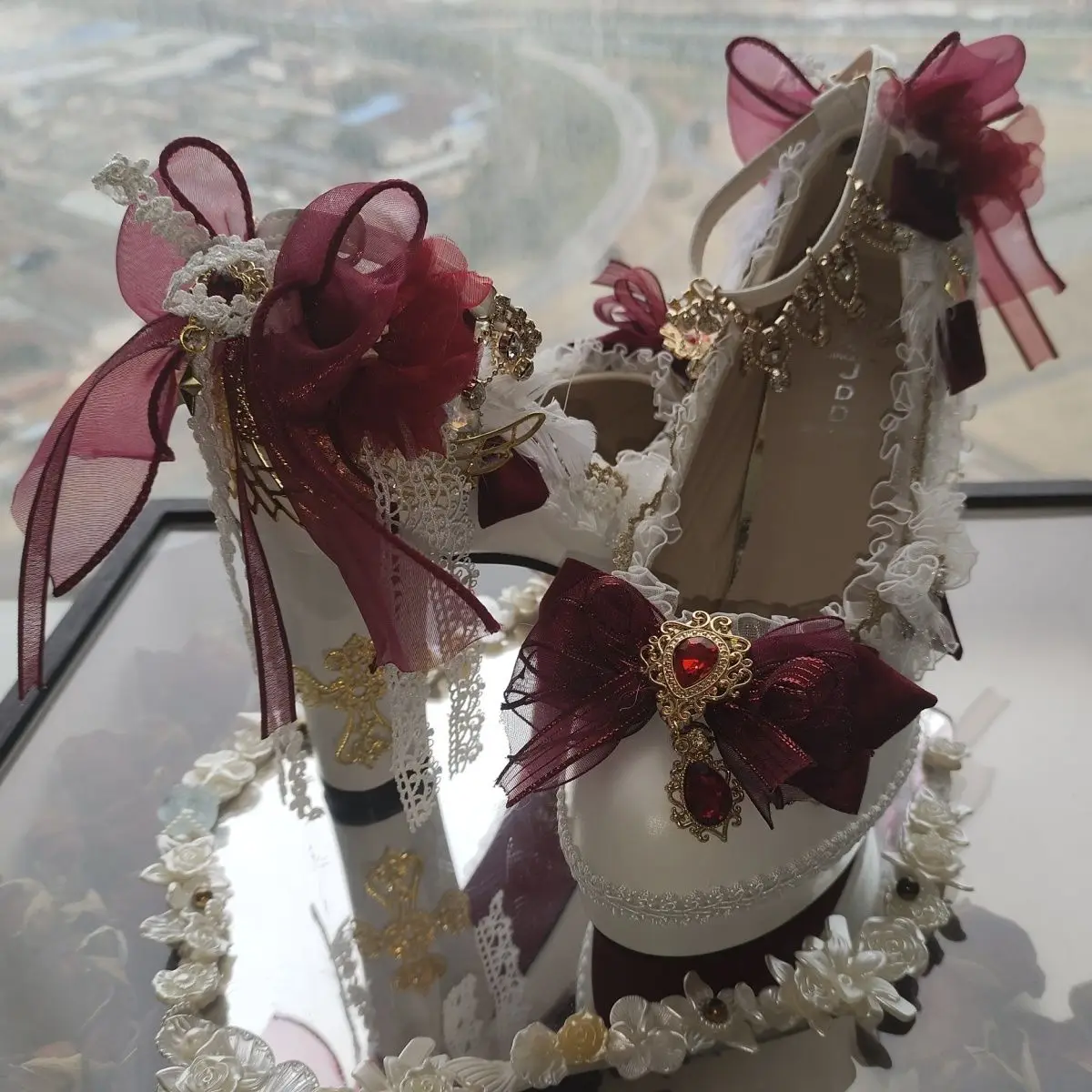 Chaussures de mariage Lolita pour femmes, talons hauts faits à la main, couleur contrastée rouge, fleur