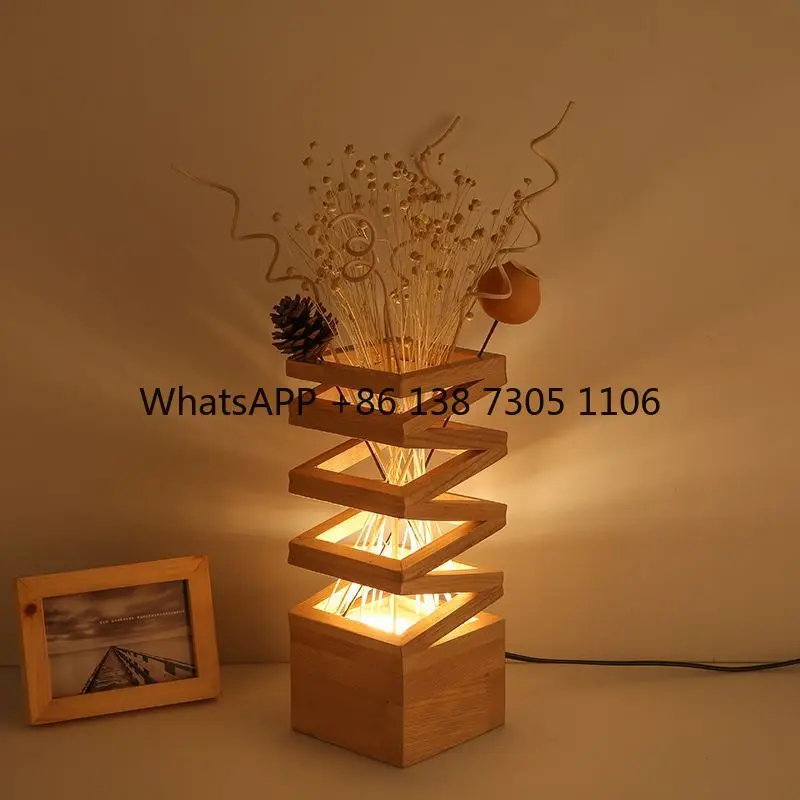 

Декоративная композиция из веток и цветов. Теплая и романтичная атмосфера для спальни, прикроватной зоны, гостиной, кабинета. Современная настольная лампа с LED-подсветкой.