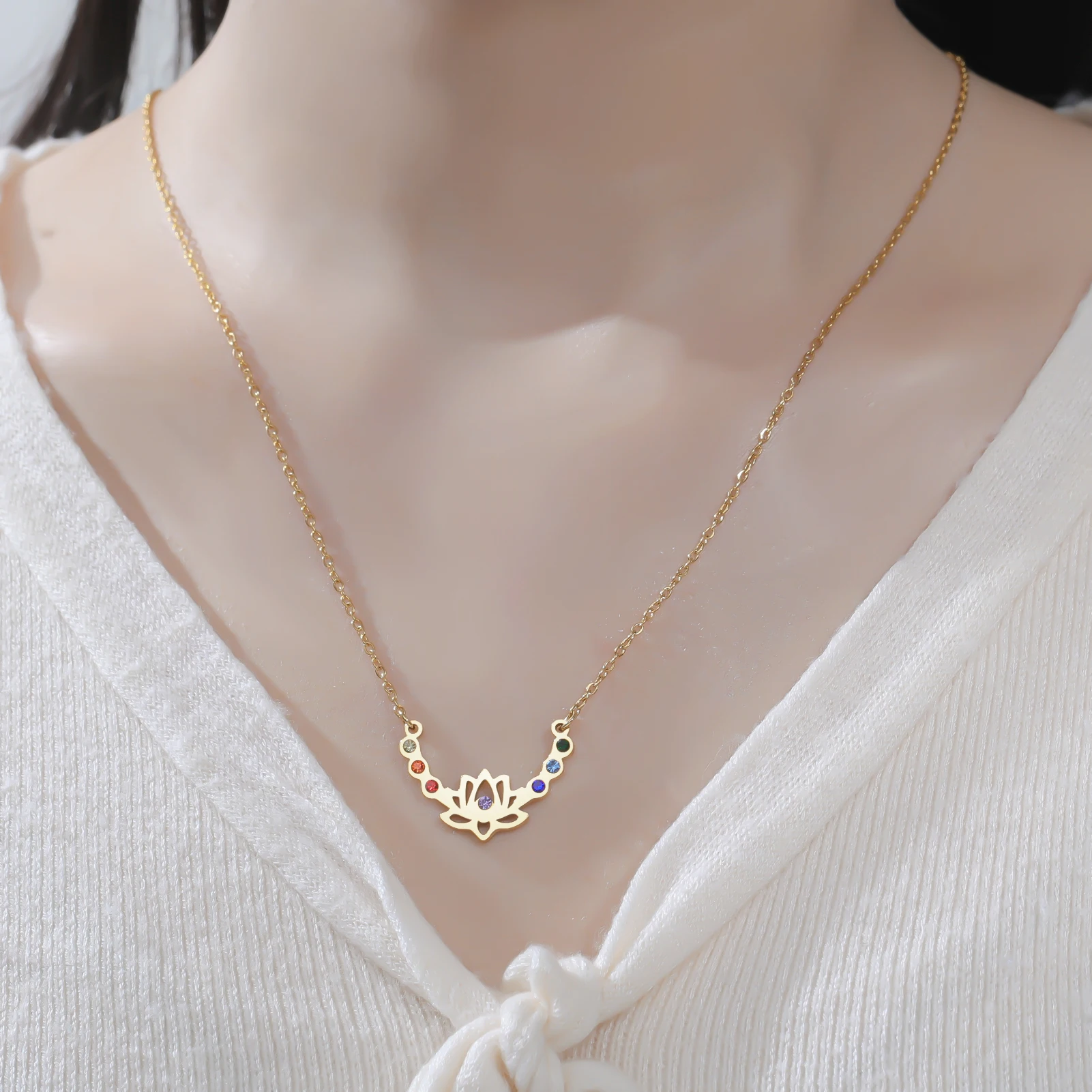 Collar Unift Lotus Chakra, collar con colgante de acero inoxidable para mujer, cadena de clavícula de loto con circonita colorida, regalo de joyería