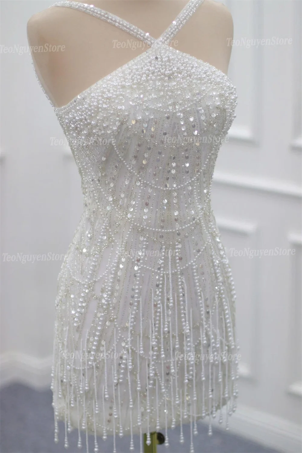 فستان زفاف كيوتو مخصص لامع مطرز بالخرز غمد صغير رقبة رسن بدون أكمام فستان سهرة أبيض فاخر 2025