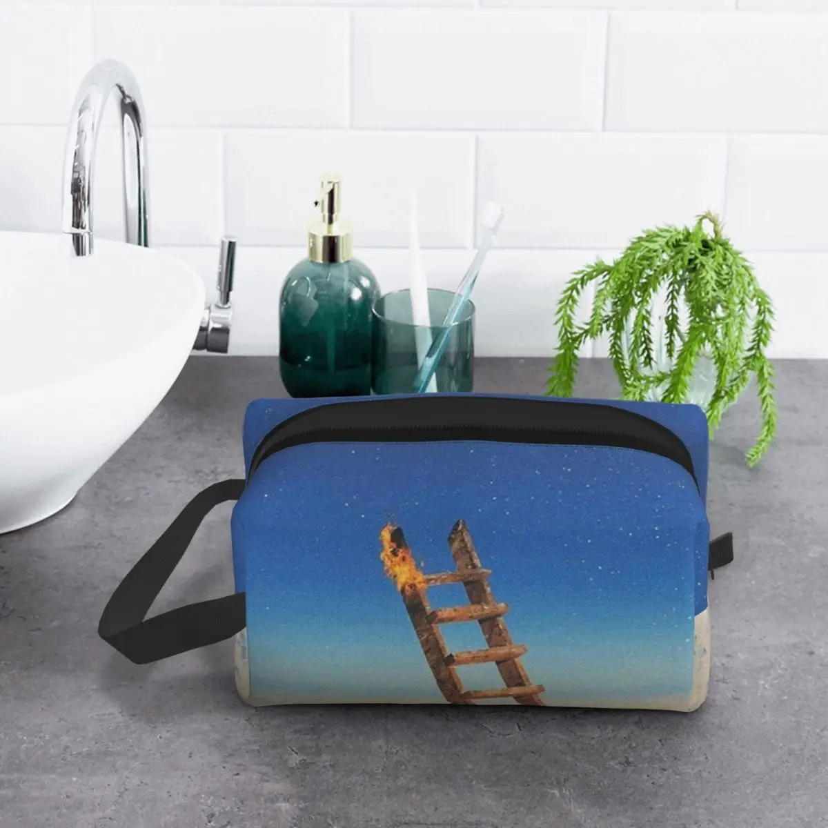 

Astro Highest In Room World Travis Fan Cov Makeup Bag Cosmetic Organizer Storage Dopp Kit Toiletry Cosmetic Bag Pencil Case