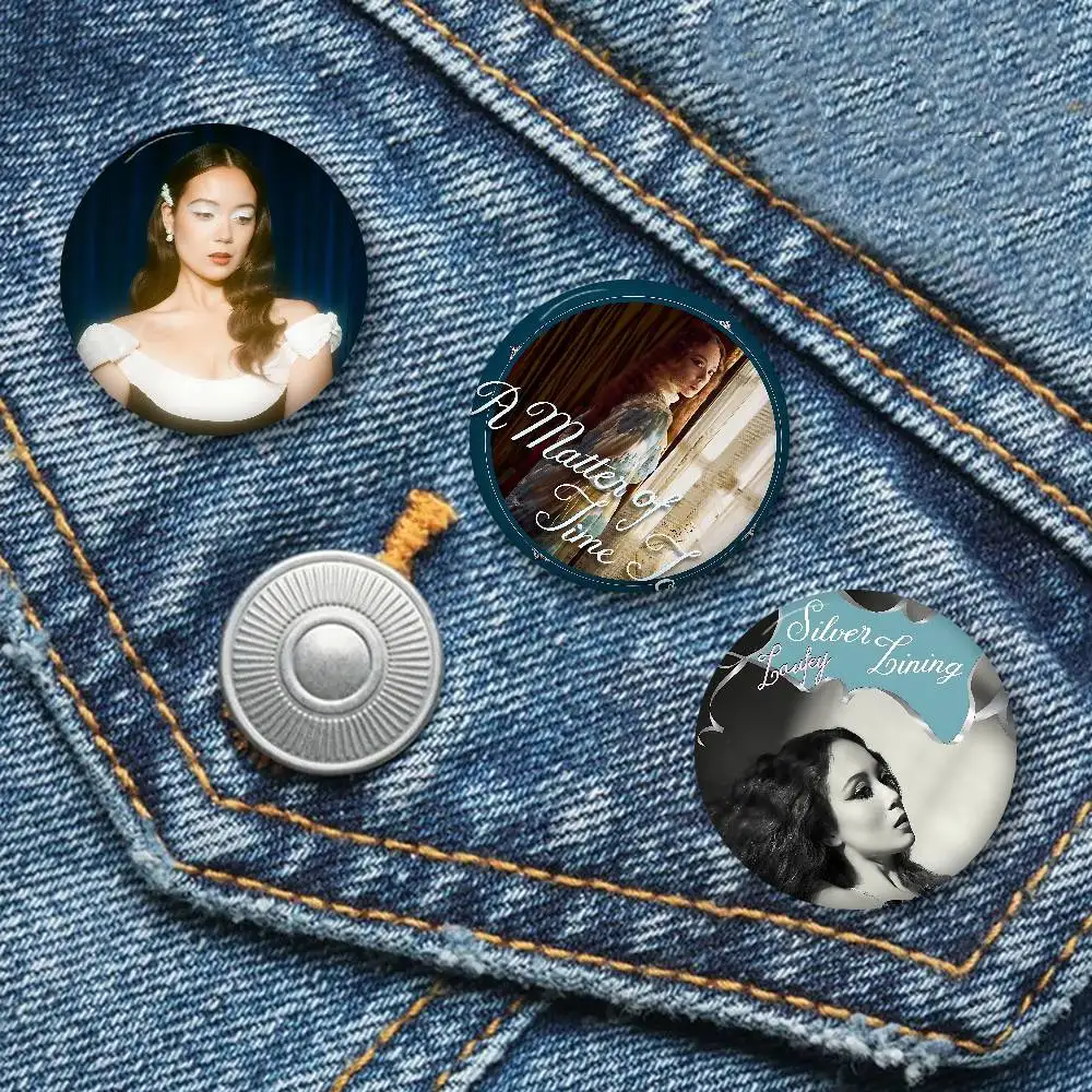 Singer L-Laufeys B-BewitchedS Creative Tinplate Soft Button Pins Animal Icon Brooch Lapel Backpack Badge Accessories Pin