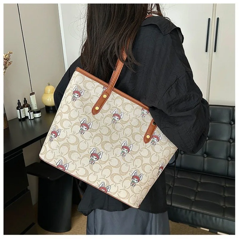 

Hot Sale Female Bag for Ladies, Maillard Inspired, Adjustable Strap for Crossbody or Underarm Wear