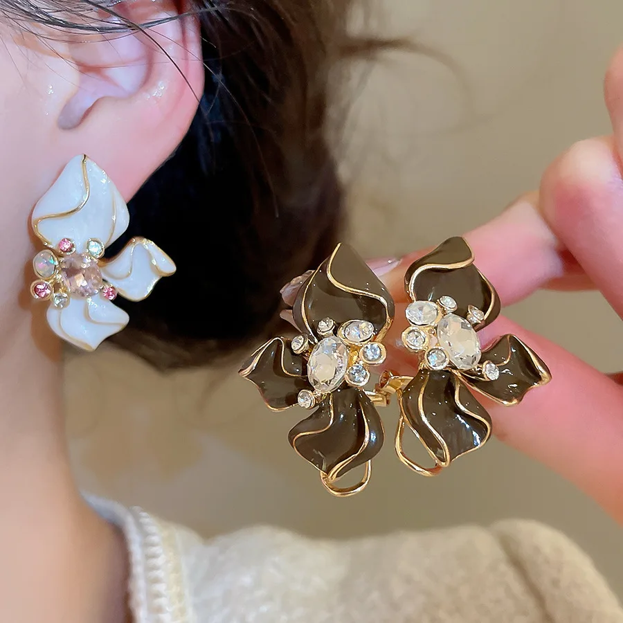 

Cubic Dripping Oil Flower Stud Earrings for Women Delicate Inlaid Rhinestones Ear Studs Trendy Birthday Party Jewelry Gifts New