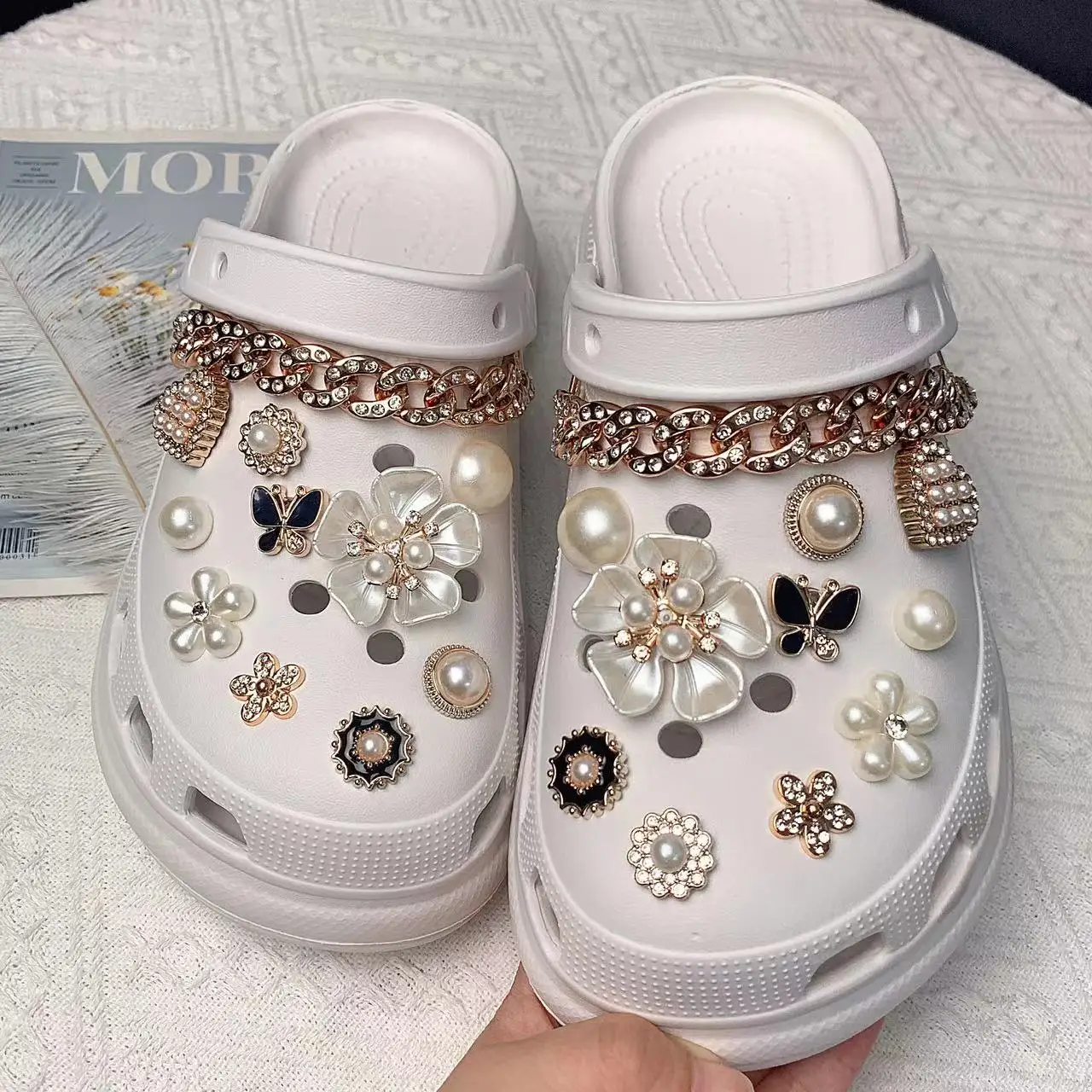 

European and American Hot-Selling Shoe Accessories, 20/22Pcs Five-Leaf Flower and Peach Heart Small Accessories, and Other Shoe Decoration Accessories, Jewelry as Gifts to Give Away