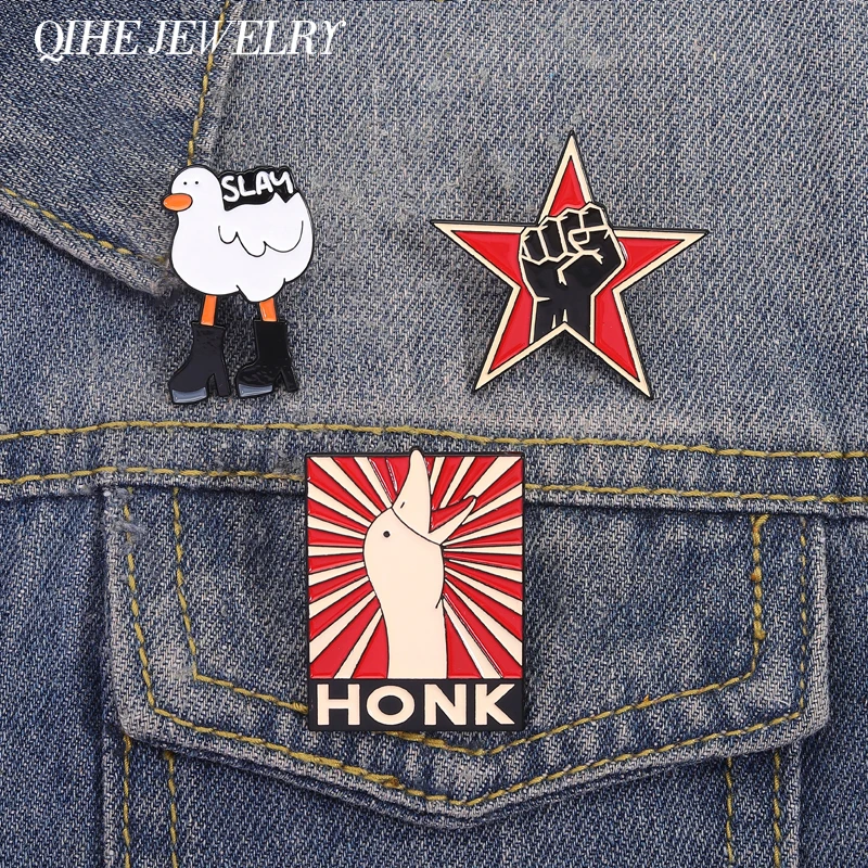 Broche de alfileres esmaltados de puño negro de banda de Punk Rock, broches de ganso de dibujos animados, insignia de solapa para ropa, regalo de joyería Animal para amigo