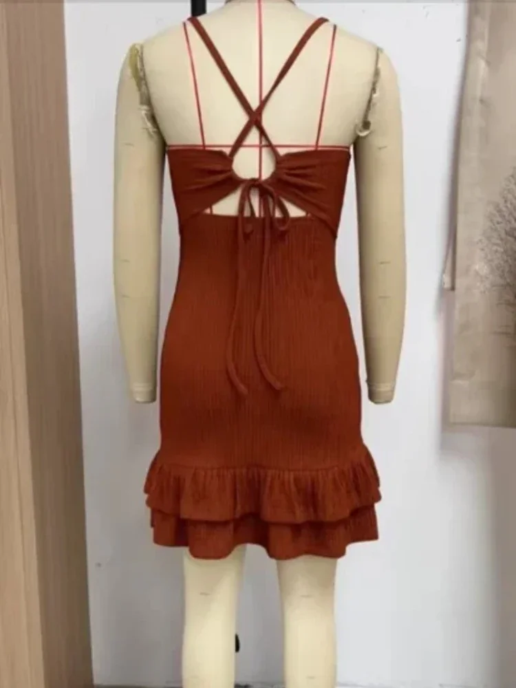 Abito grembiule senza spalline a vita alta da donna con volant ritagliato Estate 2025 Street Style per night club e occasioni di festa