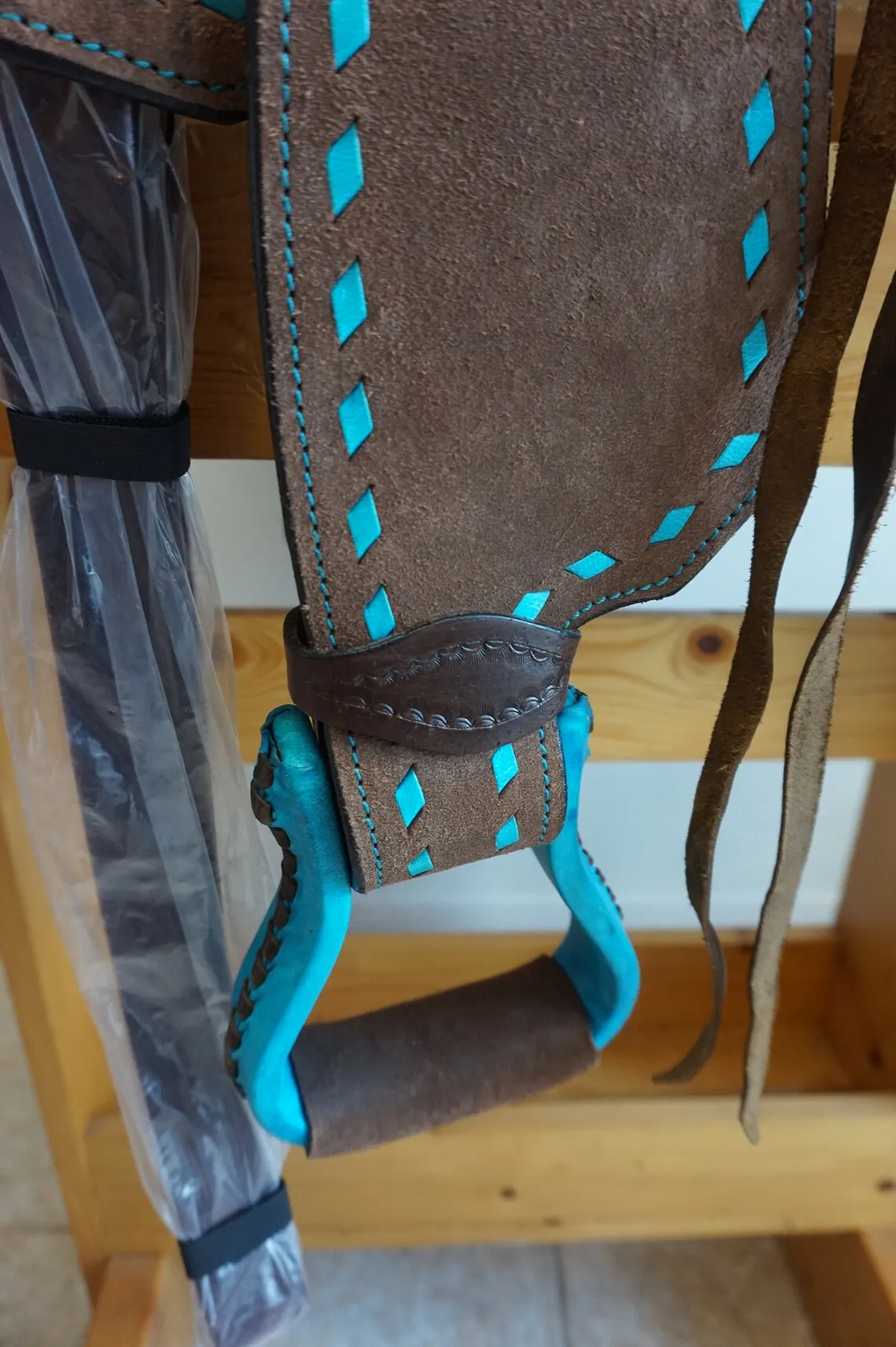 Handmade Premium Quality Leather Western Barrel Racing Horse Saddle Trail Custom Size Design Color With All Accessories Included