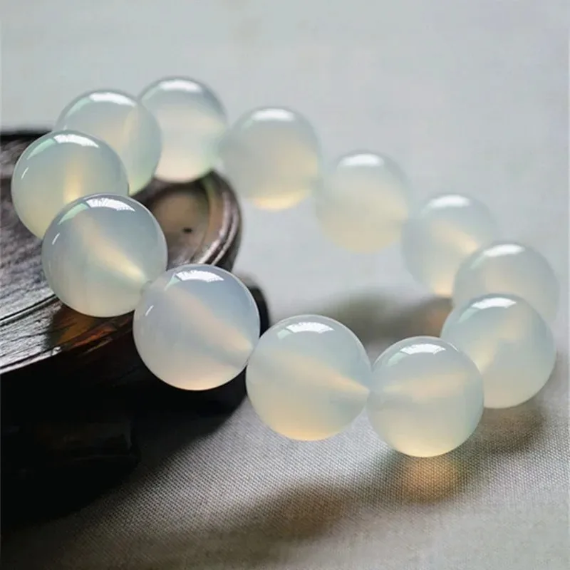 

Natural Ice-transparent White Agate Bracelet, Fashionable and Versatile Ethnic Style Single-circle Bracelet.