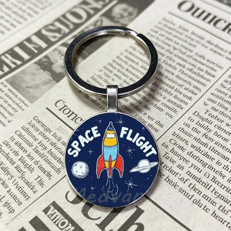 Brand New Arrival Cartoon Astronaut Outer Space Glass Dome Keychain Vivid Planet Rocket Pattern Charm Key Ring Fashion Ornament