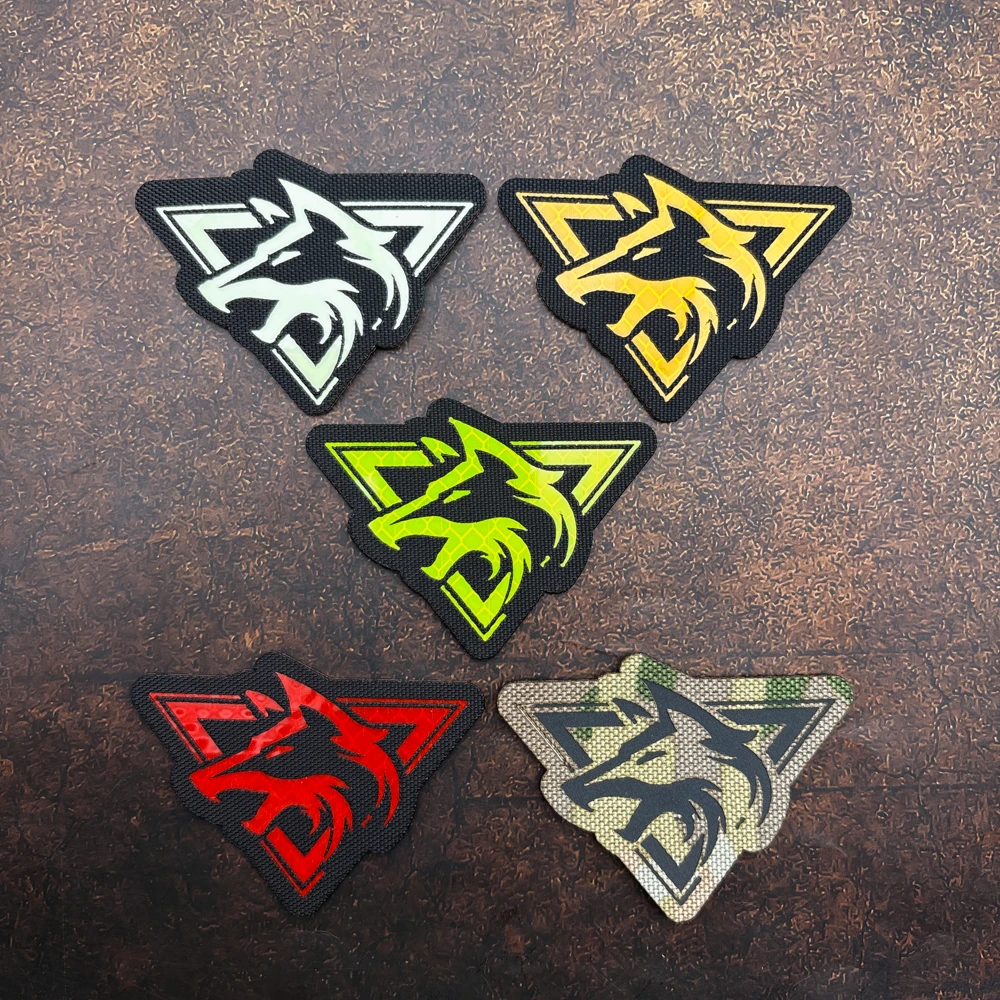 Una cabeza de lobo Ir reflectante, luminosa, grabada con láser, parche para el pecho creativo personalizado, con efecto que brilla en la oscuridad, con gancho en la parte posterior, adecuado para bolsos, mochilas, chalecos y parches bordados para ropa