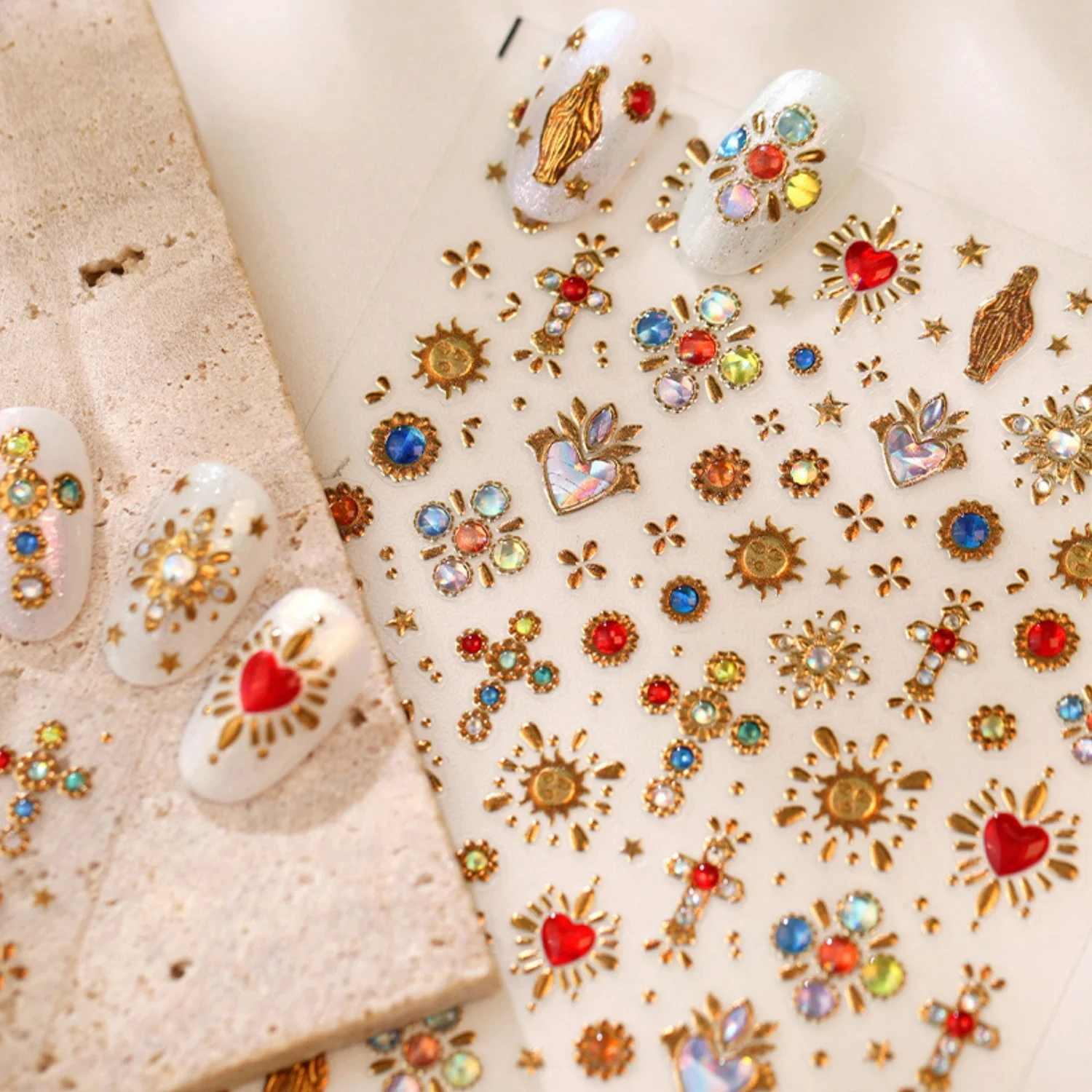 Edle Retro Court 5D Nagelkunst-Aufkleber Vergoldete Herzen Edelsteine Kreuze Blumen Sterne Glitzernde Nieten Selbstklebende Abziehbilder Luxuriöse Maniküre – Detail 5