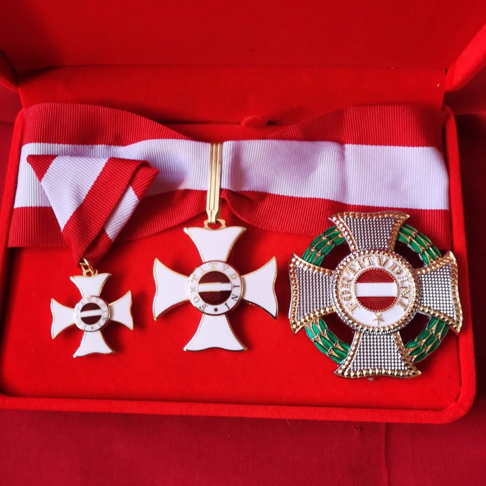 Austro-Hungary Maria Theresa Badge Emblem Ribbon Medal with Gift Box Neck Ribbon Badges