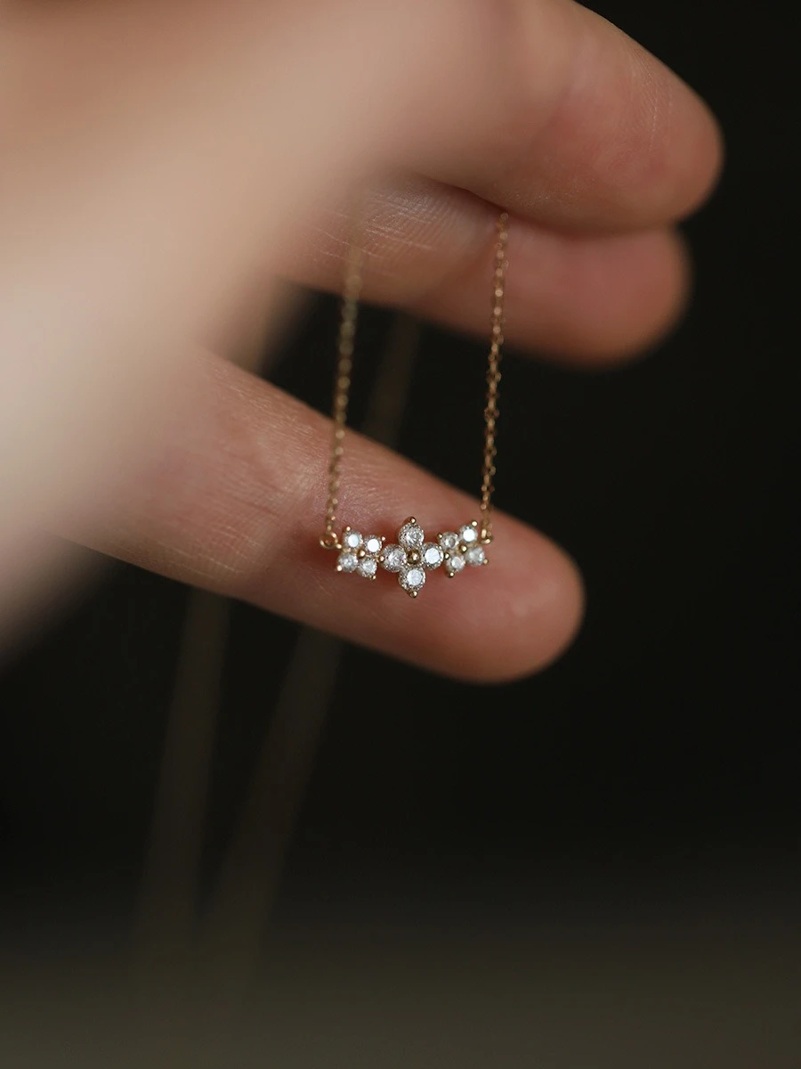 

CCFJOYAS 925 Sterling Silver Three Small Zircon Flowers Pendant Necklace for Women Minimalist Cute Mini Flower Collarbone Chain