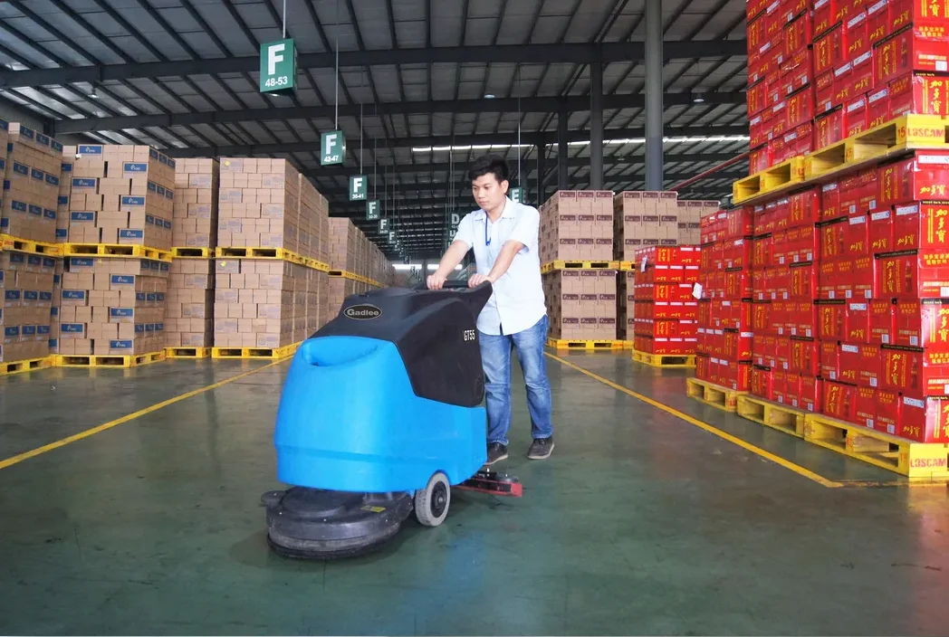 Fabrycznie nowa, wysokiej jakości automatyczna myjka podłogowa GT55 z akumulatorem, do użytku komercyjnego.