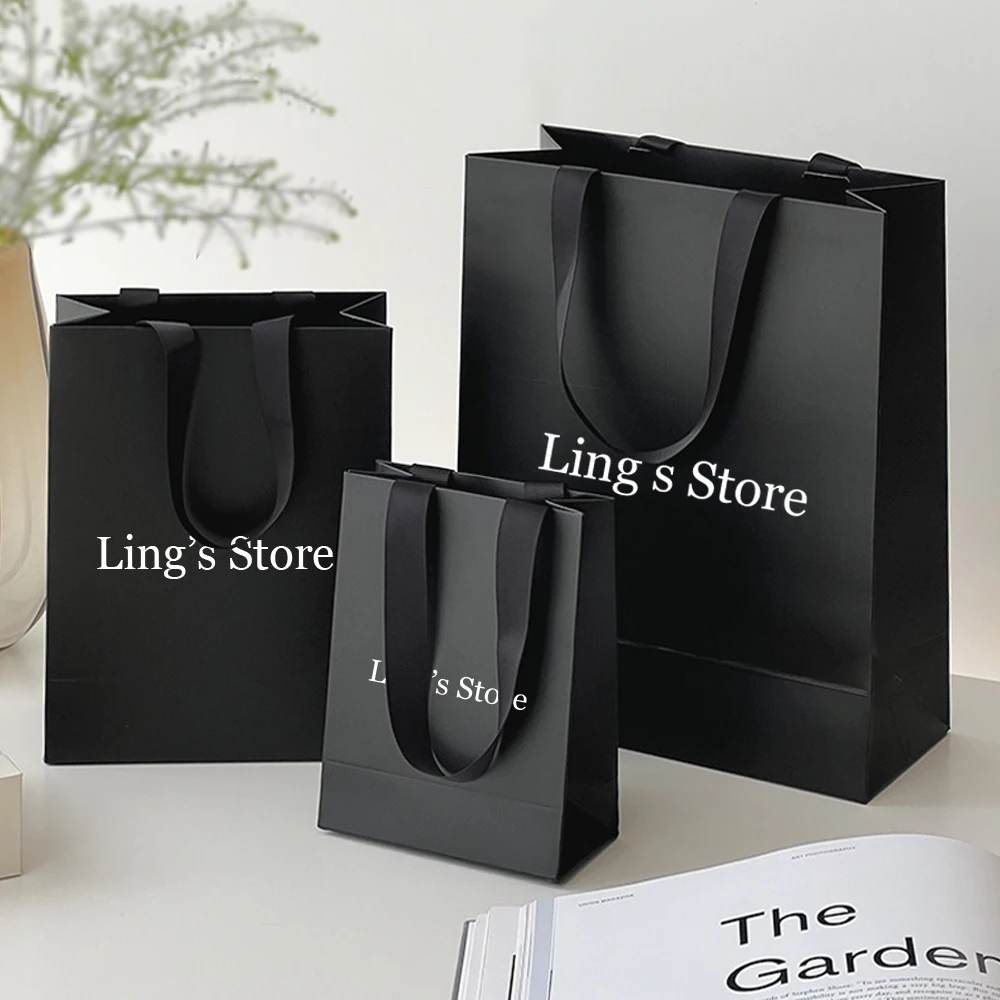 Custom Logo 12x6x16cm 16x8x21cm 20x10x28cm White&Black Jewelry Paper Handle Bag Wedding Gift Pouch Packaging Men Game Organizer