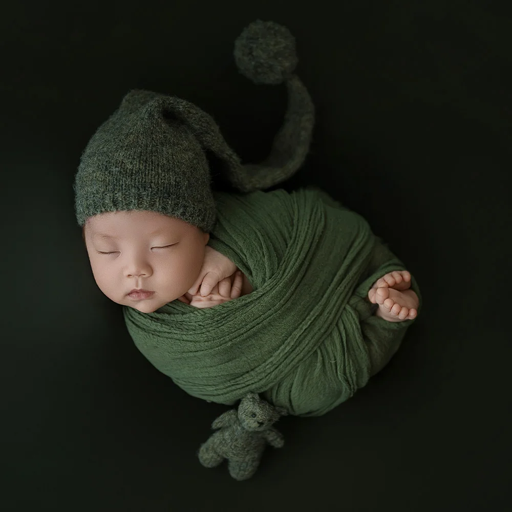 Orsetto Teddy Mini Multicolore Lavorato a Mano, Accessori per Fotografia Neonatale, Oggetto di Scena per Memoriale di Crescita e Sfondi Fotografici