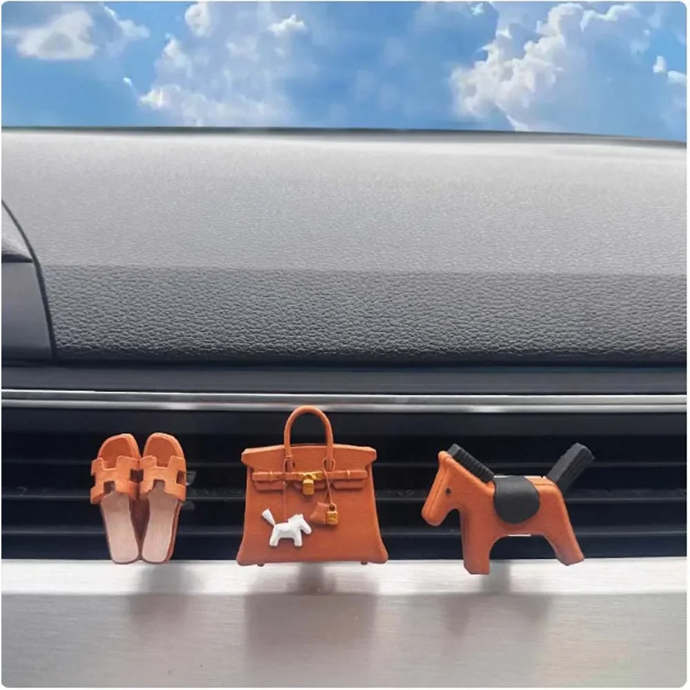 

Car aromatherapy ornament simulation bags, shoes, pony, car air outlet, light fragrance internet celebrity gifts