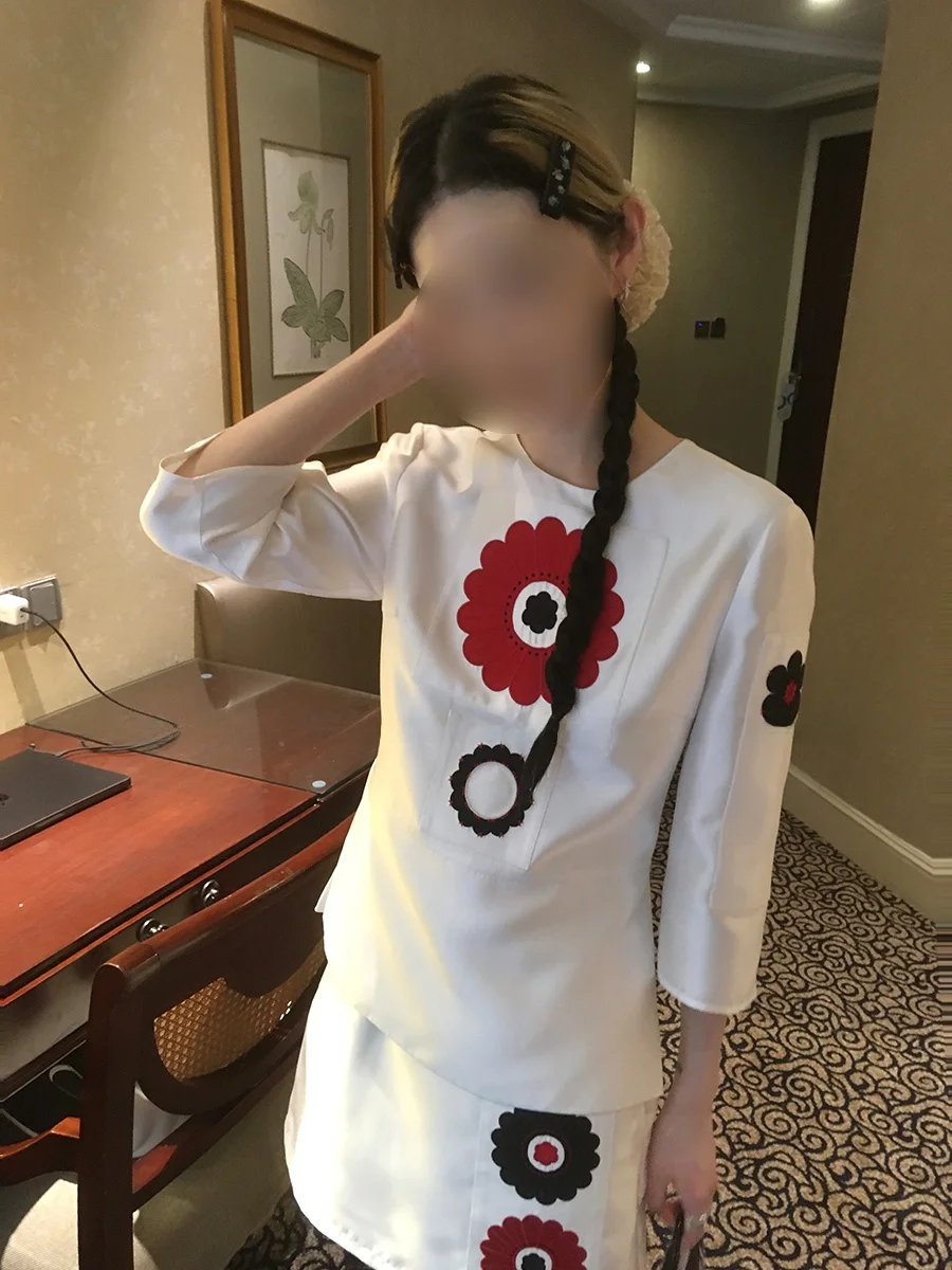 

Комплект MONA: топ и юбка, белый, дизайнерский, модный, новый, женский, маленький размер, из полиэстера, L